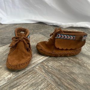 Baby girl size 5 moccasin. SUPER CUTE!